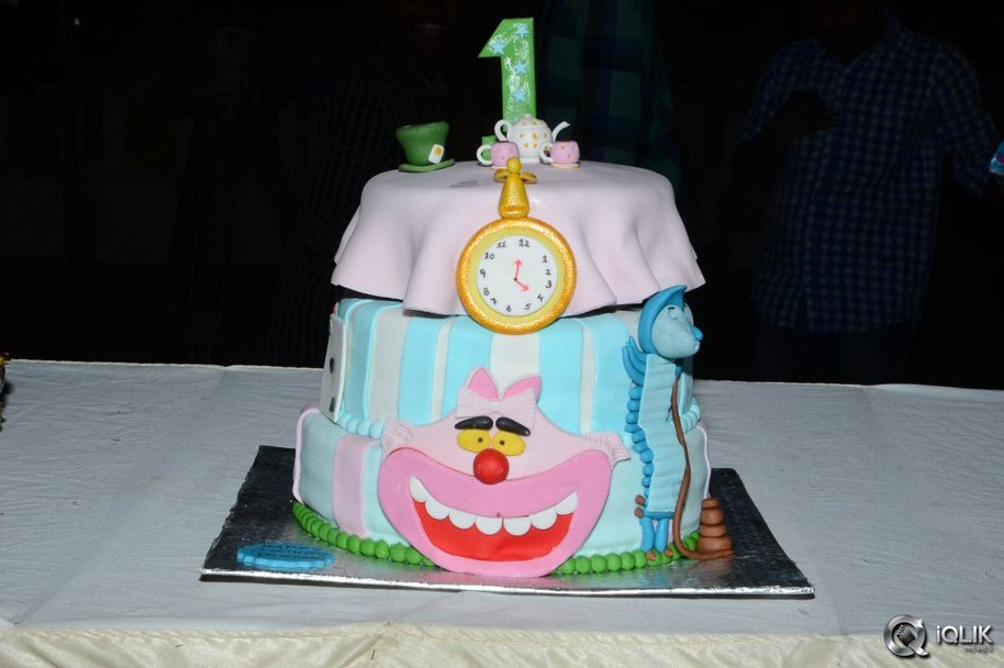 Ajay-Son-Dheeran-1st-Birthday-Celebrations-2014